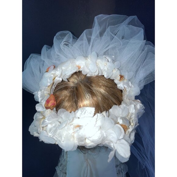 Vintage Bridal Veil 32" With Floral Crown & Ring Bearer Pillow White - Picture 2 of 8